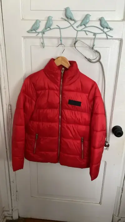 Chaqueta acolchada roja para mujer - miniatura 1