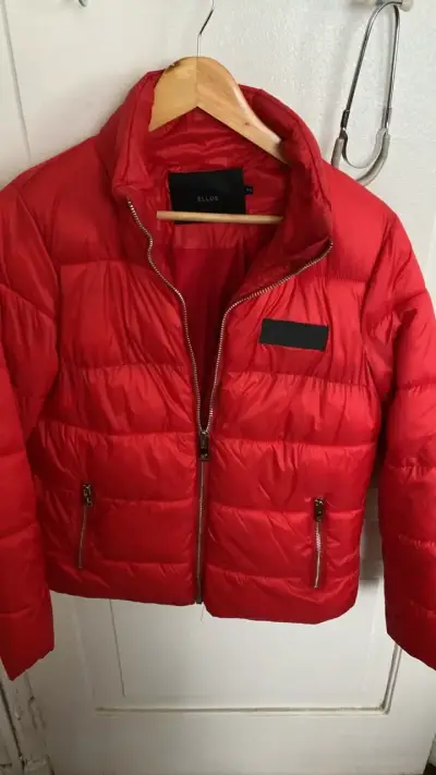 Chaqueta acolchada roja para mujer - miniatura 3
