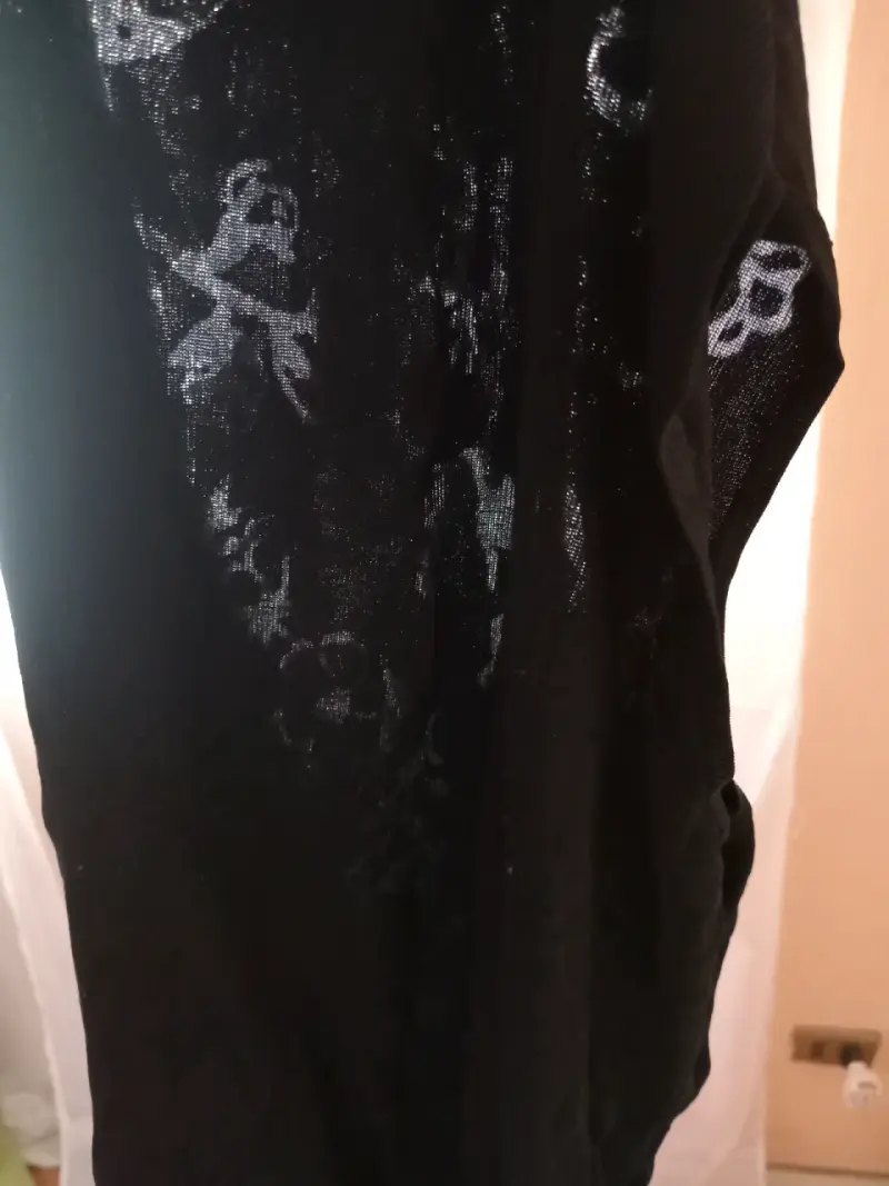 Polera sin mangas negra con cuello alto - 2