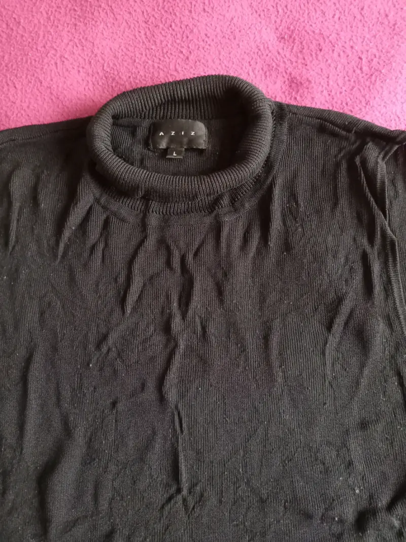 Polera sin mangas negra con cuello alto - 3