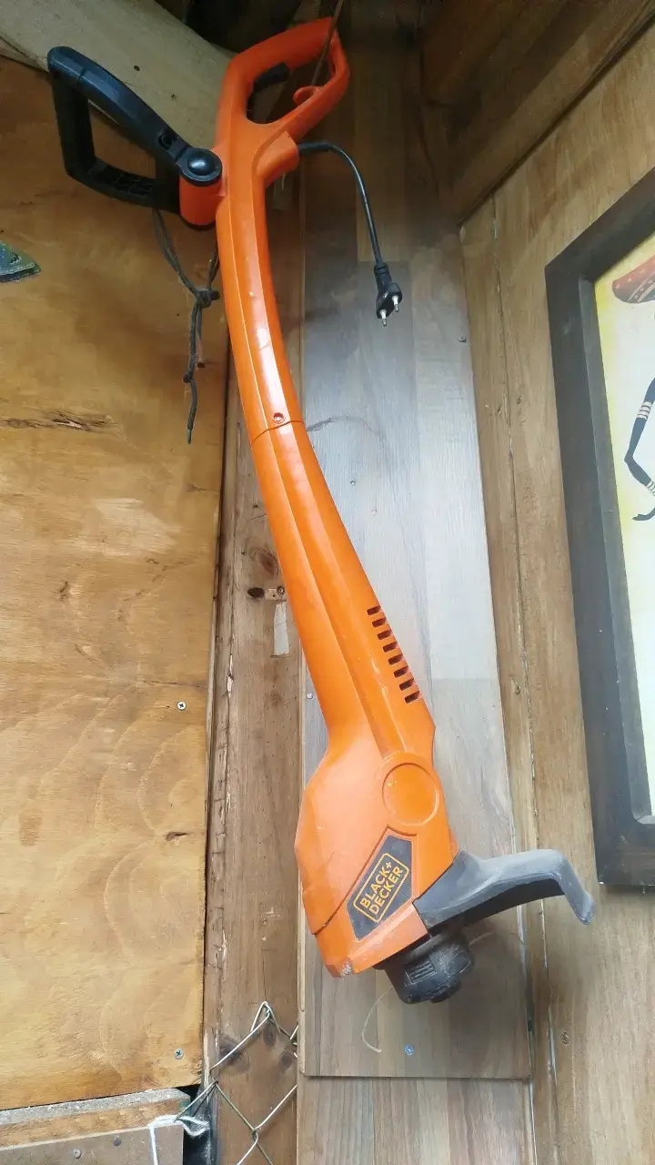 Cortadora de césped eléctrica Black & Decker naranja