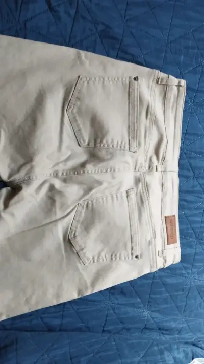 Pantalones blancos de mezclilla para mujer - miniatura 3