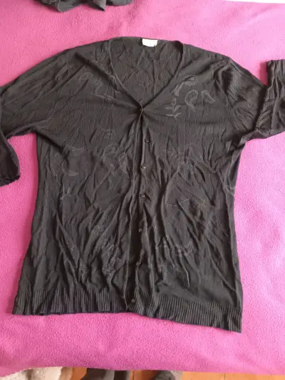 Cardigan negro con diseño floral - miniatura 1