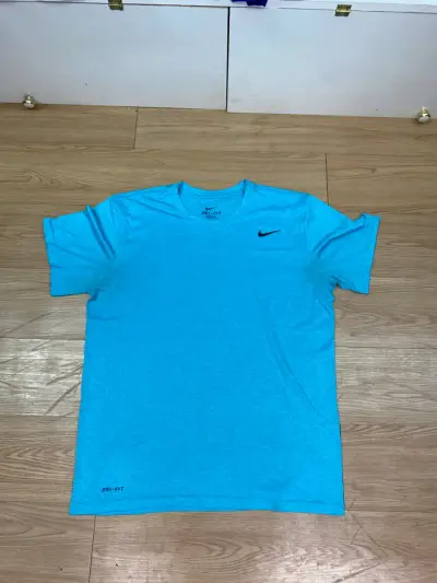 Polera deportiva Nike Dri-FIT azul para hombre - miniatura 2