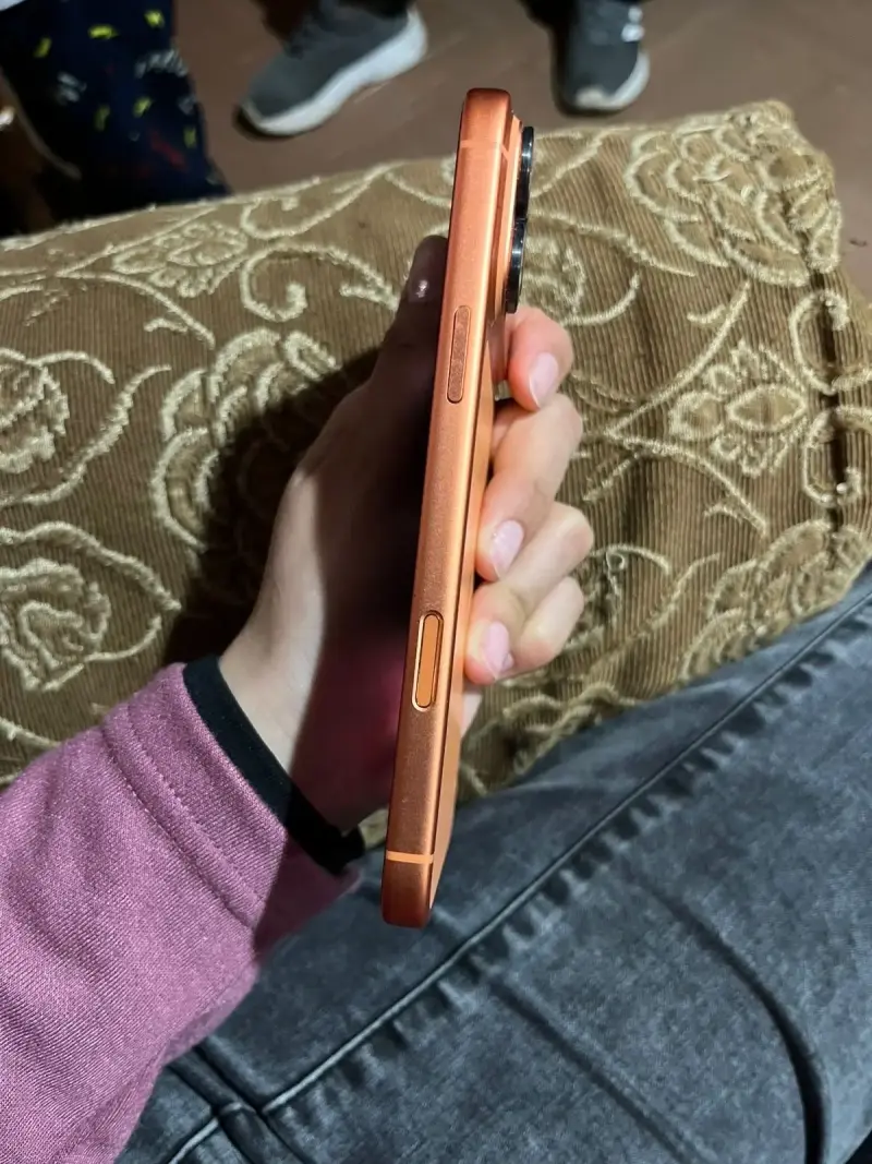 Smartphone color cobre en buen estado - 2