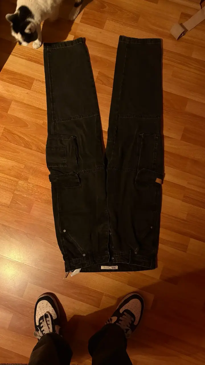 Pantalones cargo negros Zara con bolsillos - 4