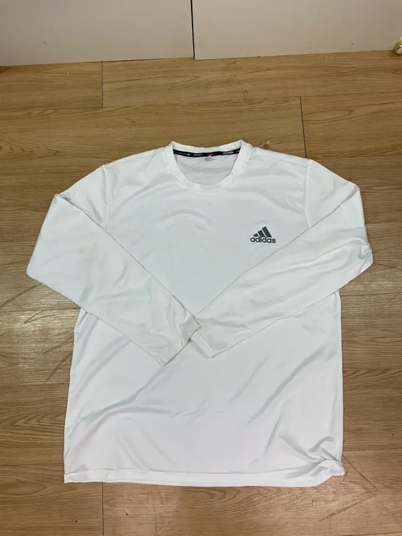 Polera deportiva blanca Adidas de manga larga