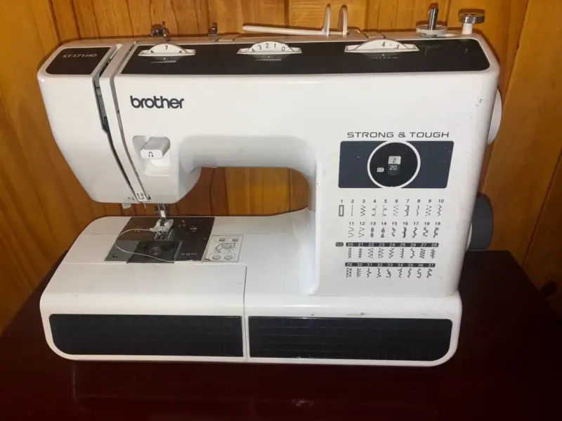 Máquina de Coser Brother ST371HD Strong & Tough - 6