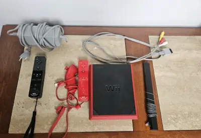 Nintendo Wii Mini Roja + 2 Controles + Smash Bros - miniatura 1