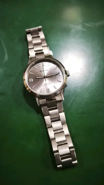 Reloj Festina de Titanio Resistente al Agua - miniatura 1