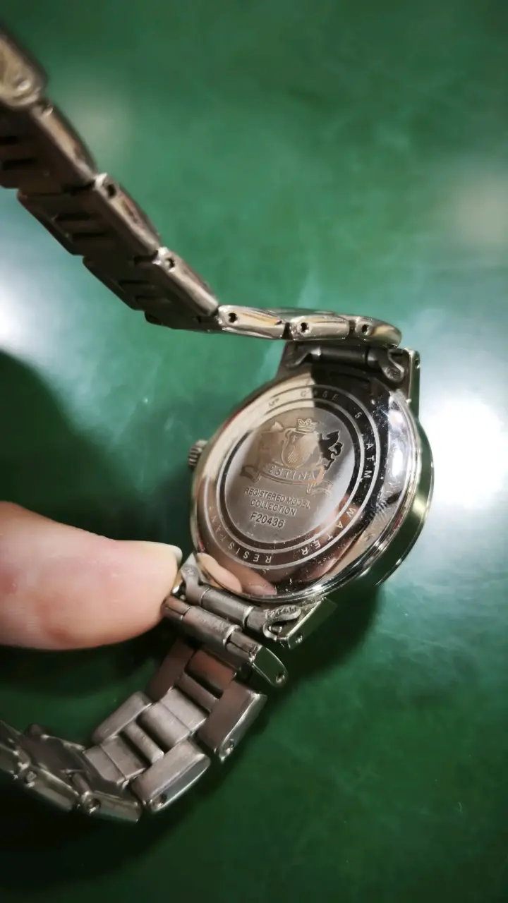Reloj Festina de Titanio Resistente al Agua - 4