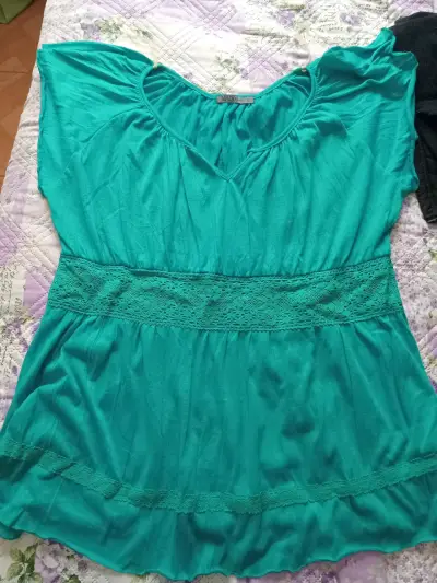 Blusa verde con encaje para mujer Wadós - miniatura 2