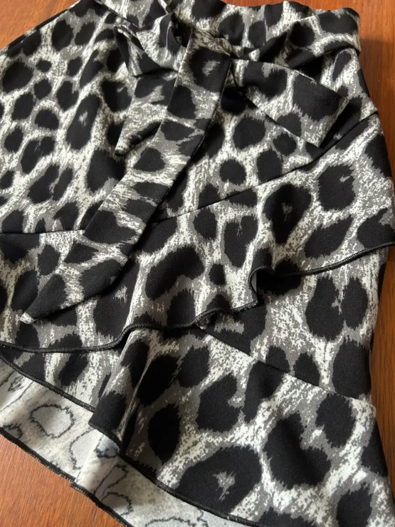 Falda corta con estampado animal print - 2