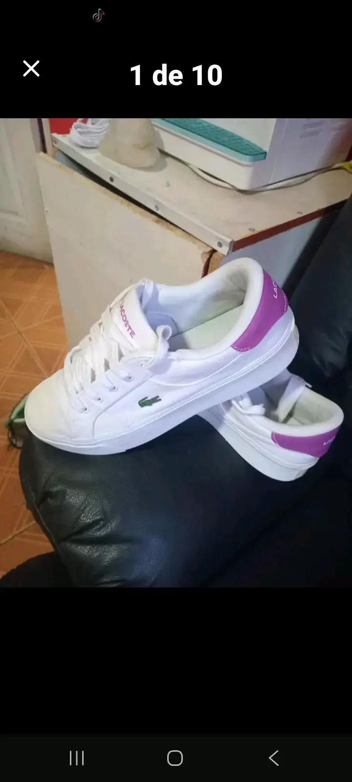 Zapatillas blancas Lacoste con detalles morados - 1