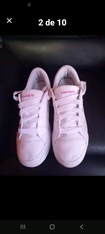 Zapatillas blancas Lacoste con detalles morados - miniatura 2
