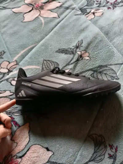 Zapatillas deportivas negras Adidas para fútbol - miniatura 1