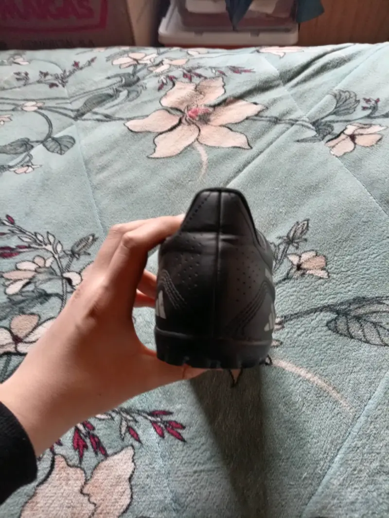 Zapatillas deportivas negras Adidas para fútbol - 4