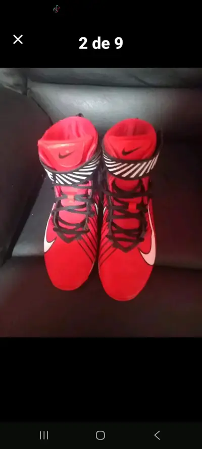 Botines de fútbol Nike rojos y negros - miniatura 2