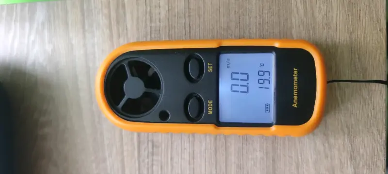 Anemómetro digital portátil con pantalla LCD