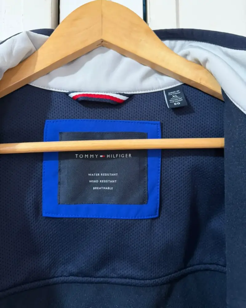 Chaqueta azul Tommy Hilfiger resistente al agua - 3
