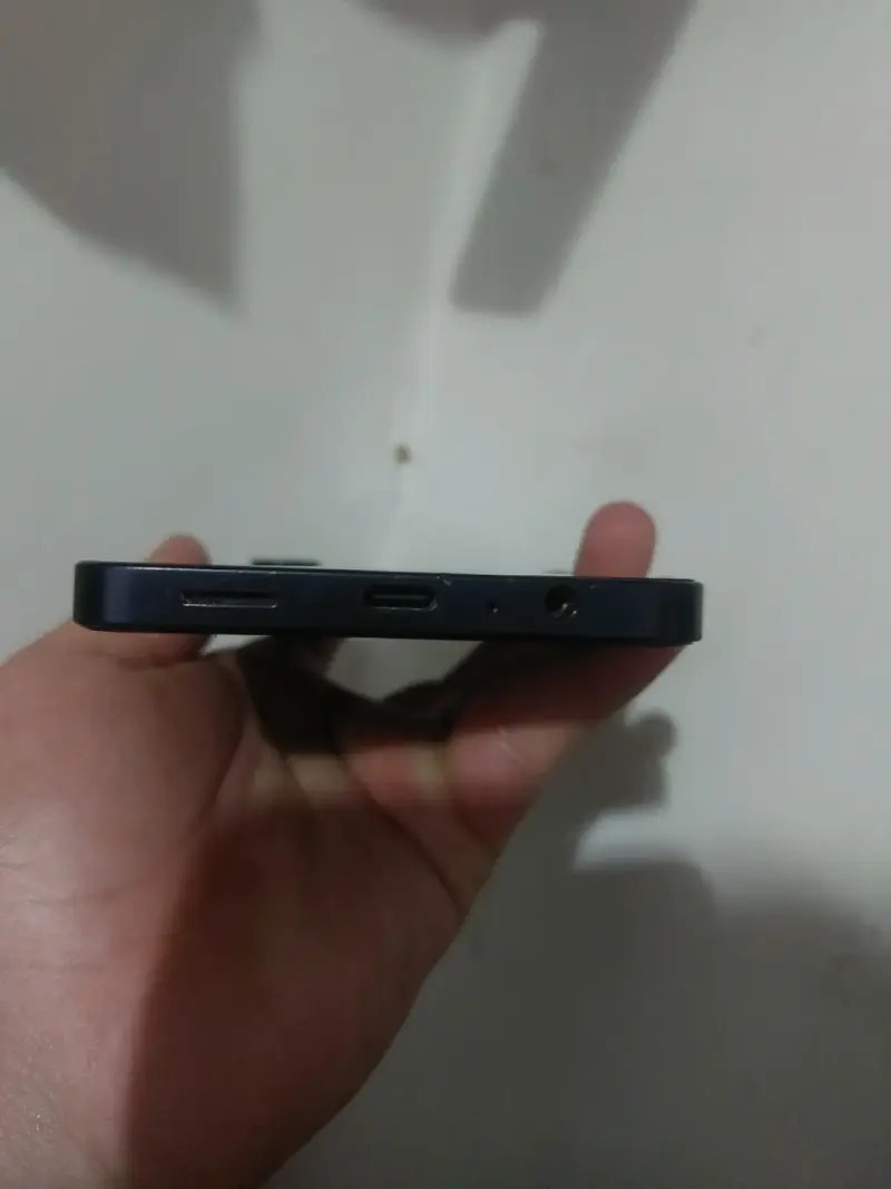 Smartphone negro con doble cámara - 2