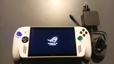 Consola portátil ASUS ROG con cargador - miniatura 1