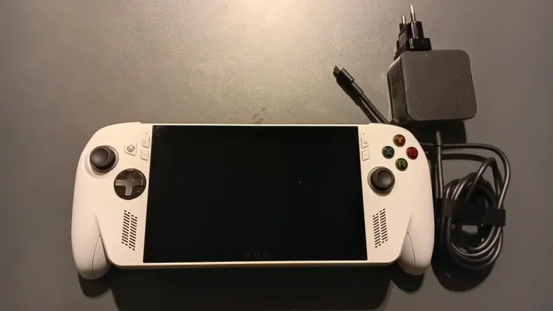 Consola portátil ASUS ROG con cargador - 2