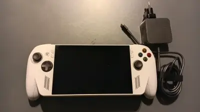 Consola portátil ASUS ROG con cargador - miniatura 2