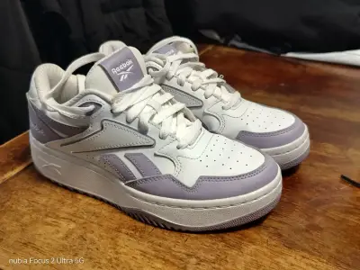 Zapatillas deportivas Reebok blancas y lilas - miniatura 1