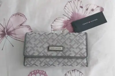 Billetera Tommy Hilfiger gris con diseño elegante - miniatura 1