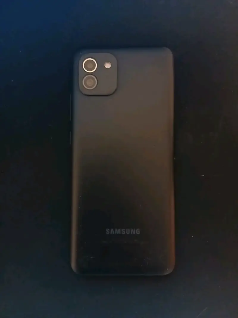 Smartphone Samsung Galaxy A03 en buen estado - 1