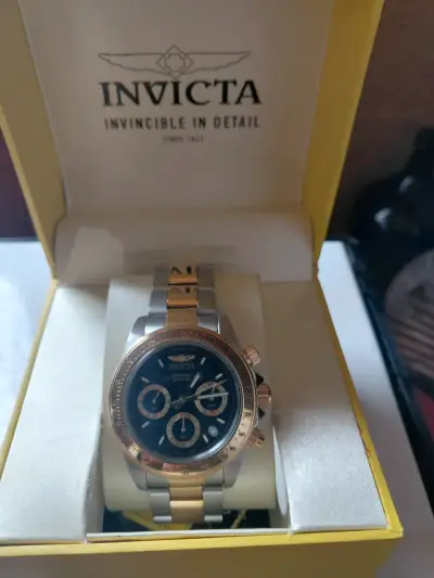 Reloj Invicta de acero inoxidable con caja original - miniatura 2