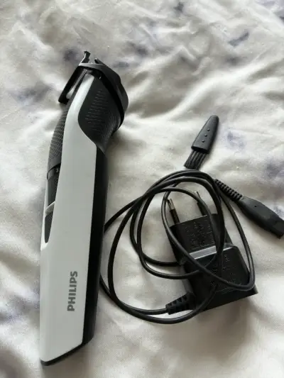 Cortadora de Barba Philips con Accesorios - miniatura 1