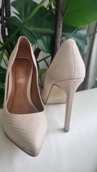 Zapatos de tacón alto beige texturizados - miniatura 2