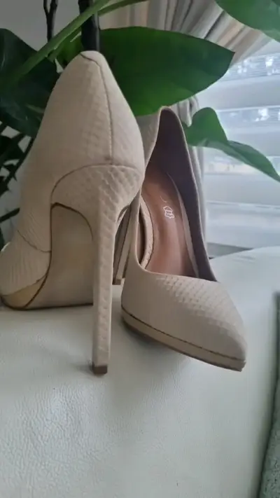 Zapatos de tacón alto beige texturizados - miniatura 4