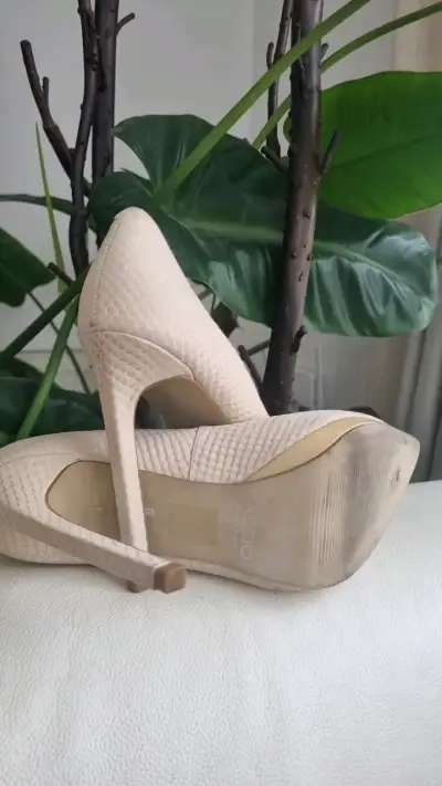 Zapatos de tacón alto beige texturizados - miniatura 6
