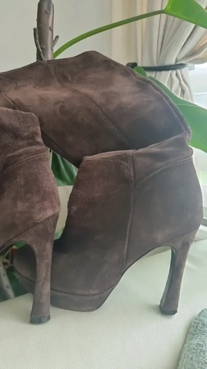Botines de gamuza marrón con tacón alto - 2