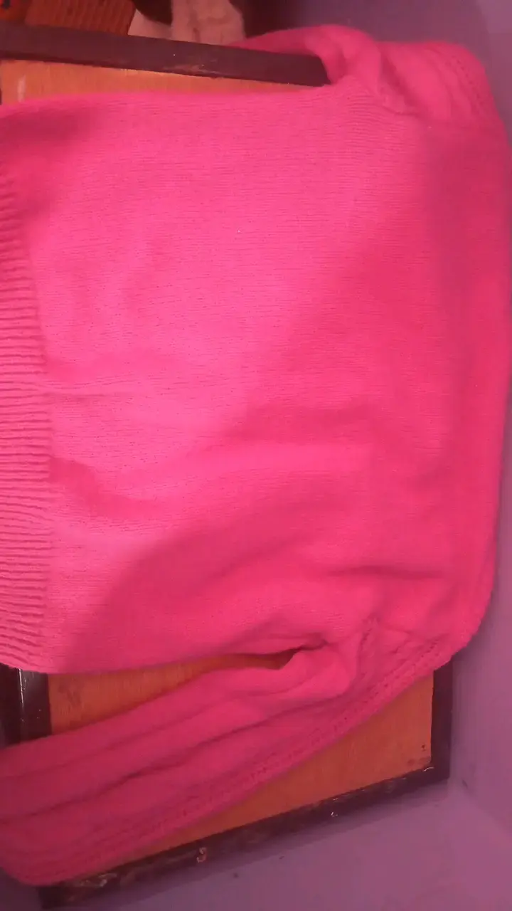 Suéter rosado tejido para mujer - 2