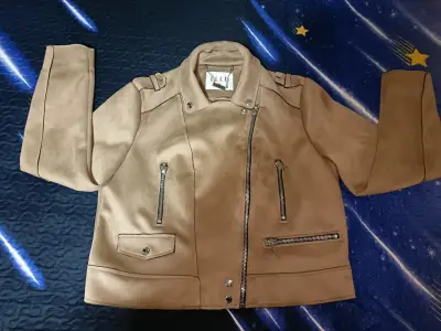 Chaqueta de mujer beige con cierre metálico - miniatura 1
