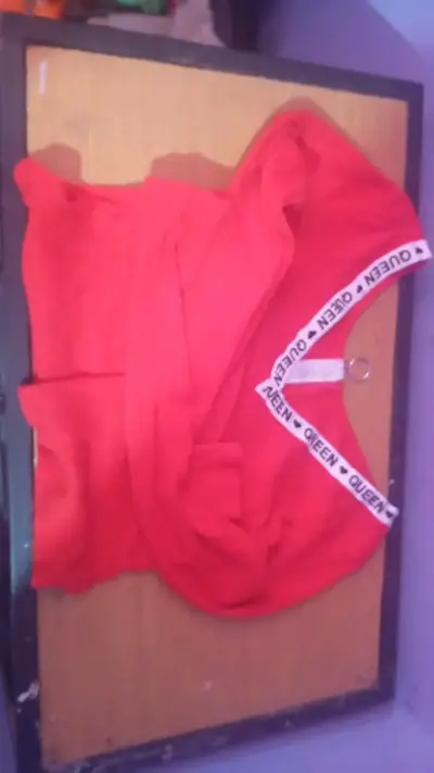 Polera con cierre y detalle 'Queen' - miniatura 1