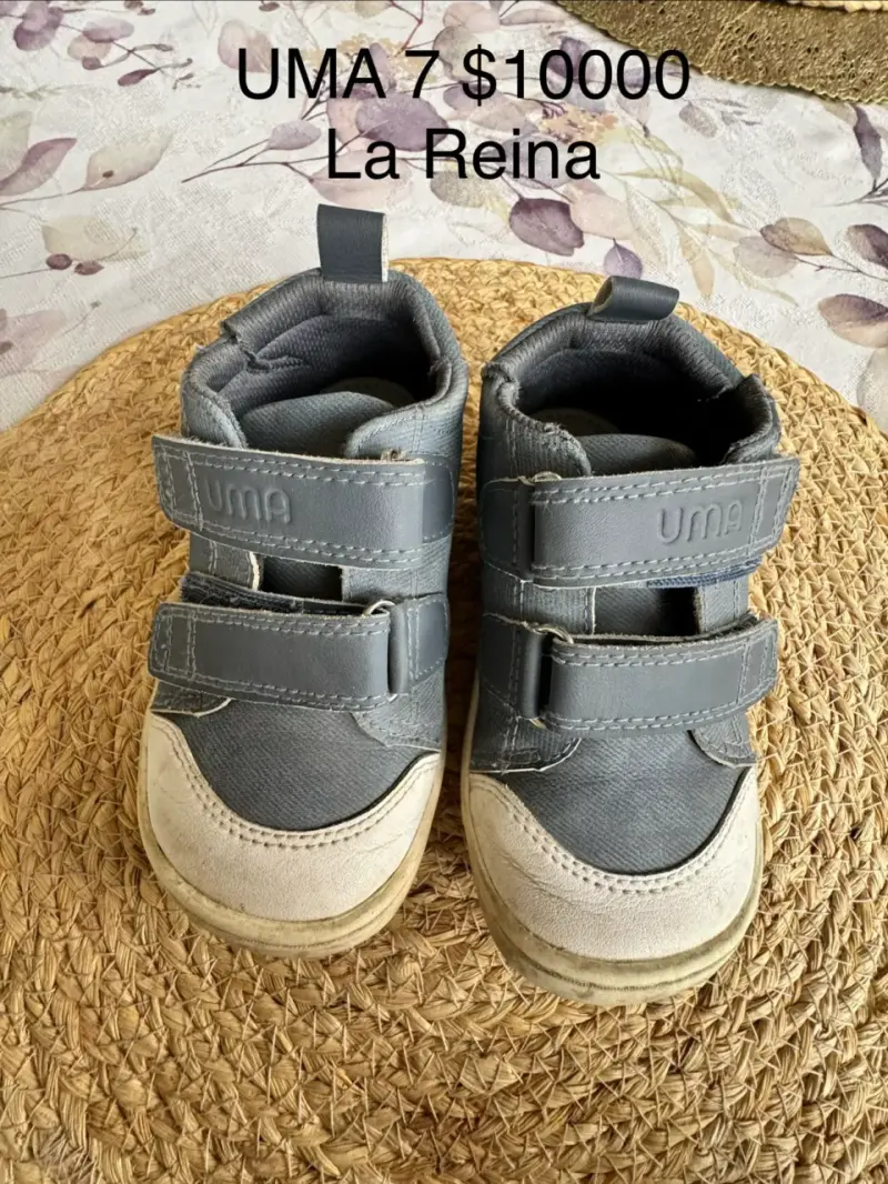 Zapatos de bebé gris marca UMA talla 7 - 2