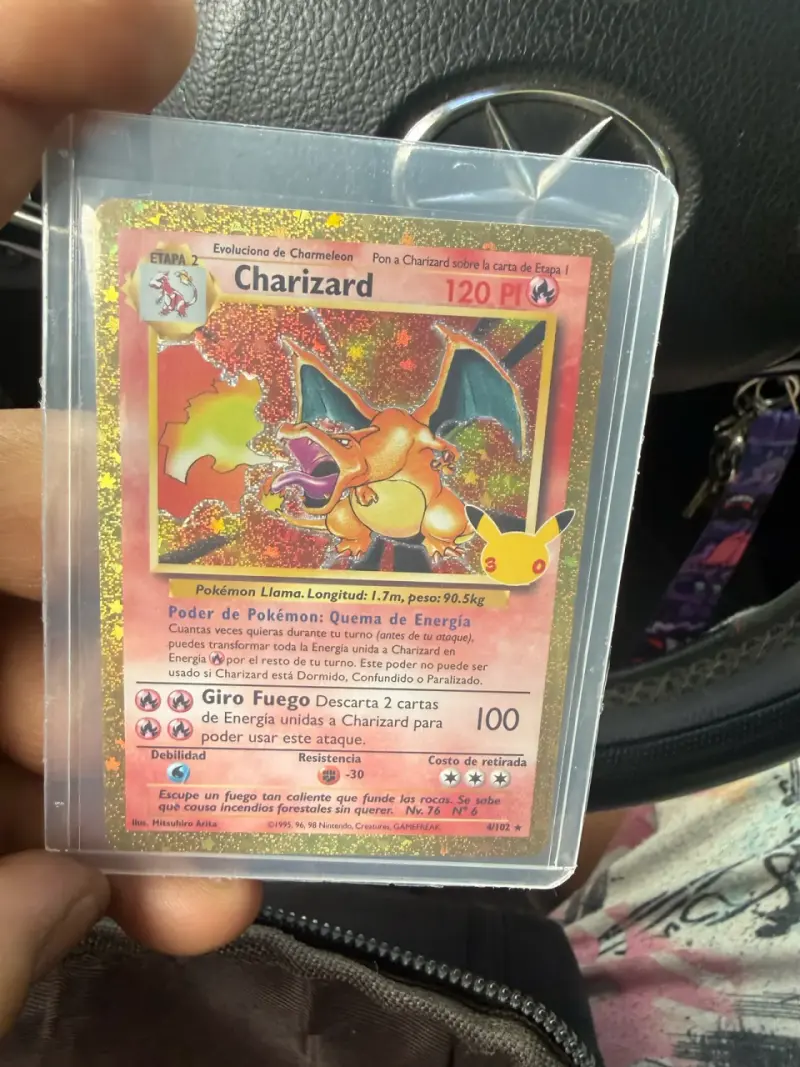Carta Pokémon Charizard 1995 30 aniversario - 1