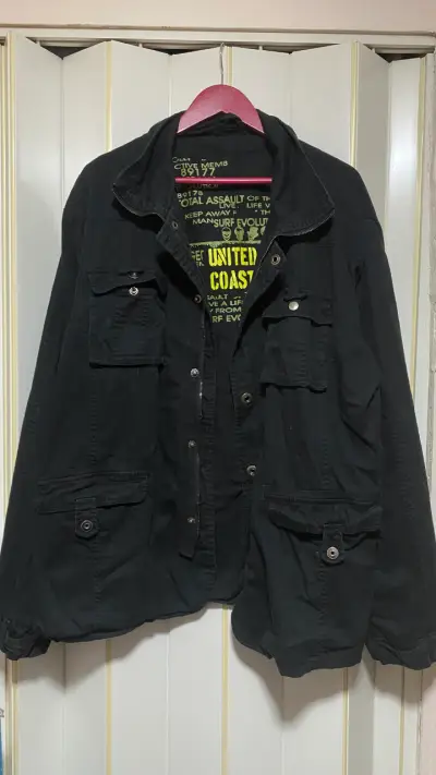 Chaqueta negra estilo militar - miniatura 1