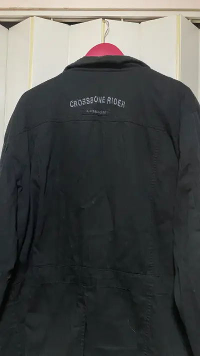Chaqueta negra estilo militar - miniatura 3