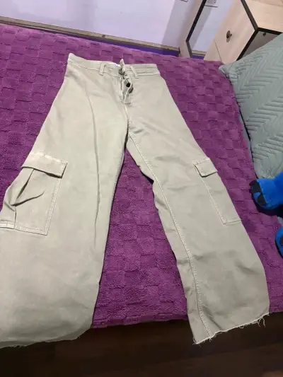 Lote de pantalones de mezclilla y cargo para mujer - miniatura 3