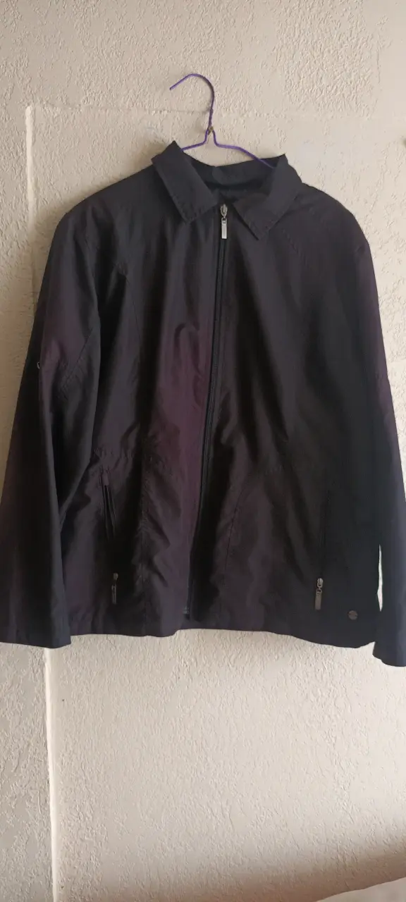 Chaqueta negra con cierre - 2