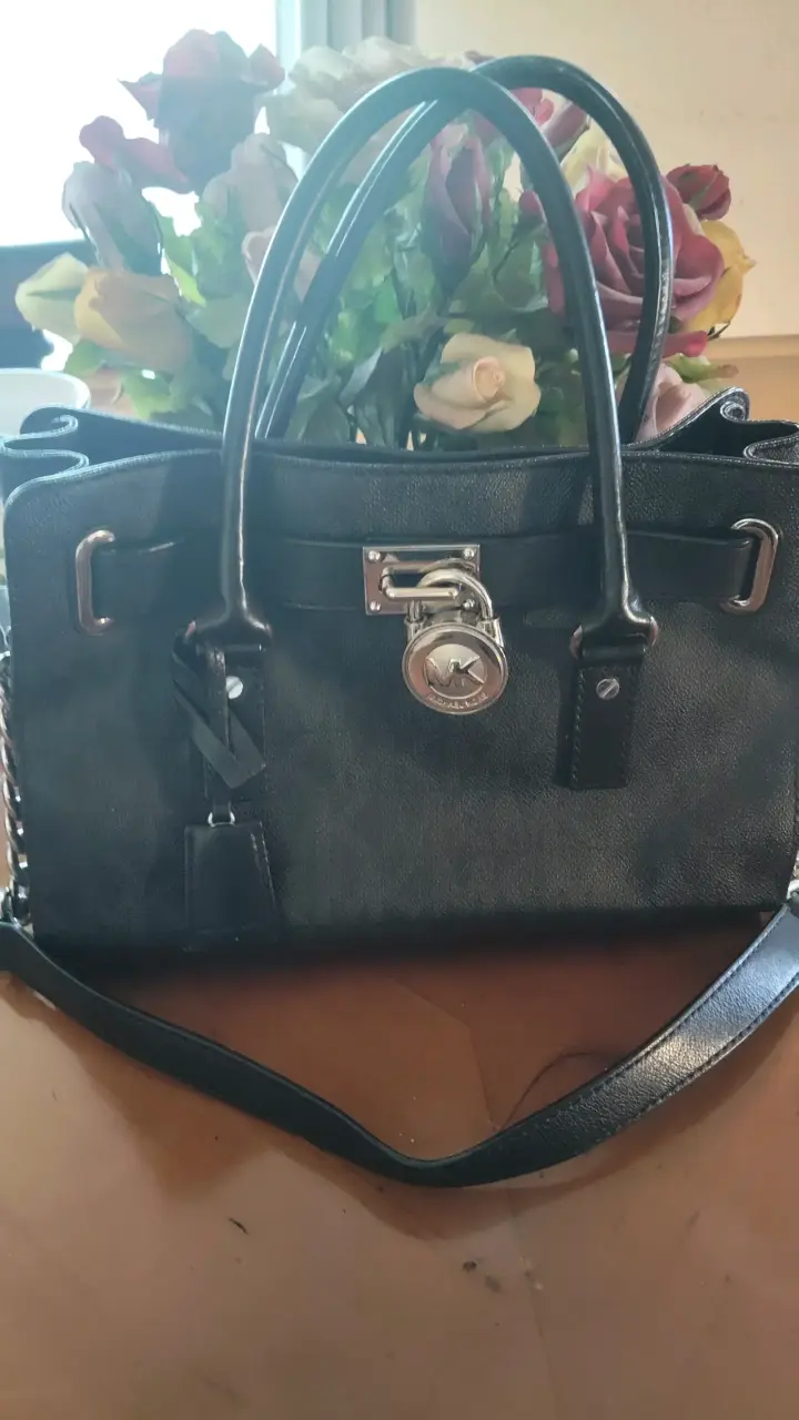Bolso de cuero negro con metálicos - 2