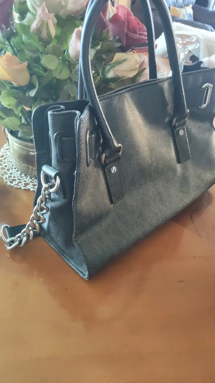 Bolso de cuero negro con metálicos - 3
