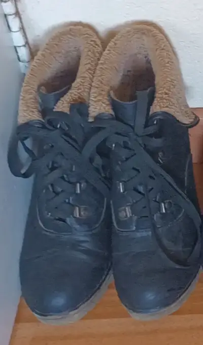 Botines de cuero negro con forro de lana - miniatura 1