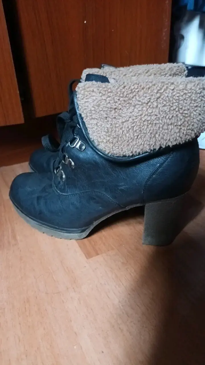 Botines de cuero negro con forro de lana - 2